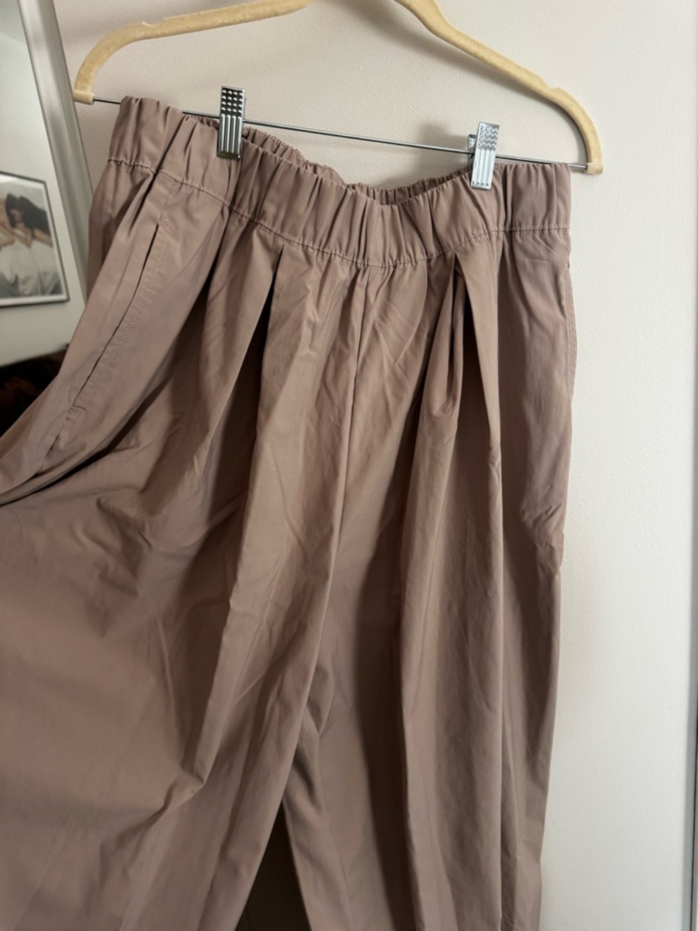 OFFLINE By Aerie Nice Moves Balloon Pant in Pebble - Picture 6 of 8